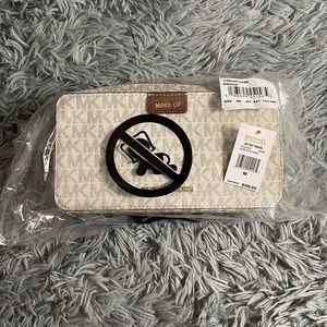 Michael Kors Jet set travel cosmetic bag